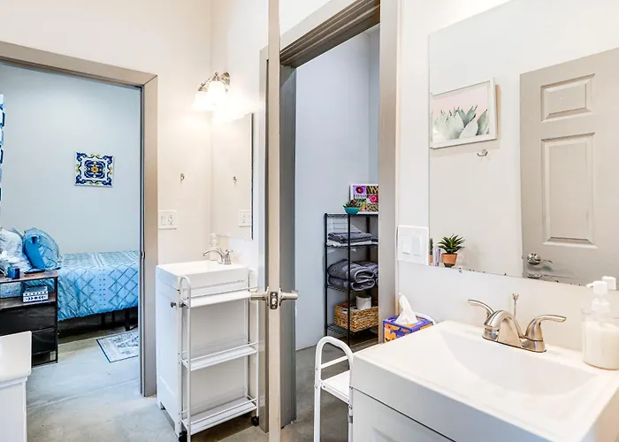 1 Mi To Arizona Stadium Charming Condo! Tucson