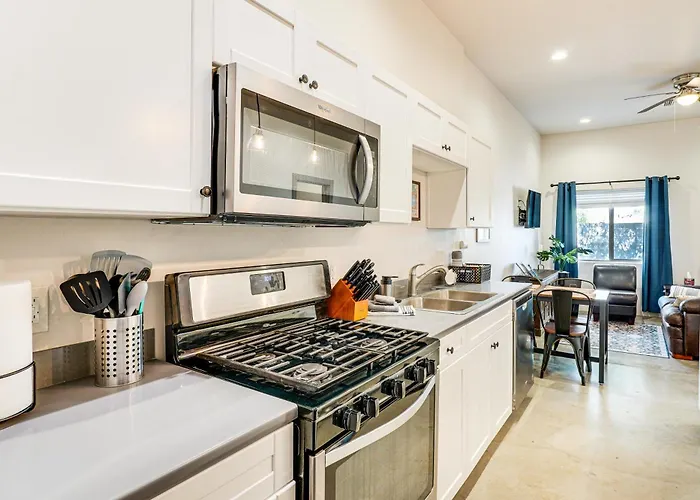 1 Mi To Arizona Stadium Charming Condo! * Tucson
