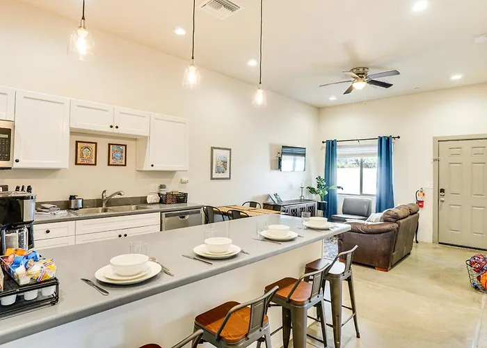 1 Mi To Arizona Stadium Charming Condo!