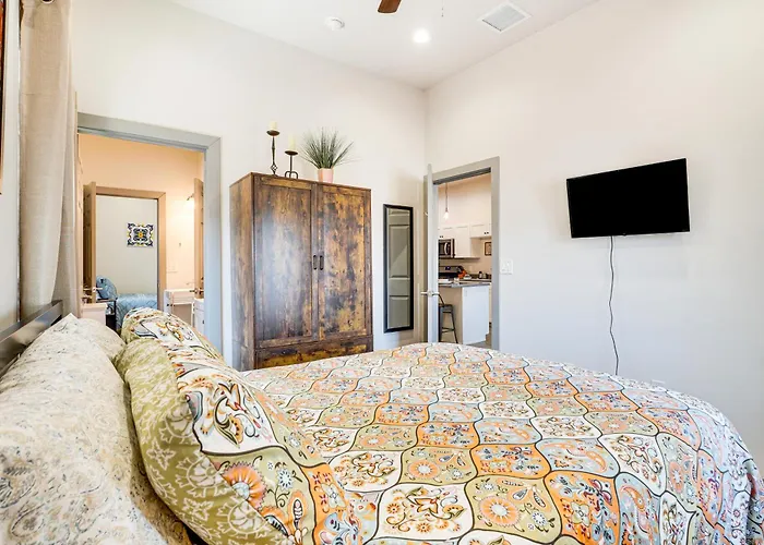 1 Mi To Arizona Stadium Charming Condo! Tucson