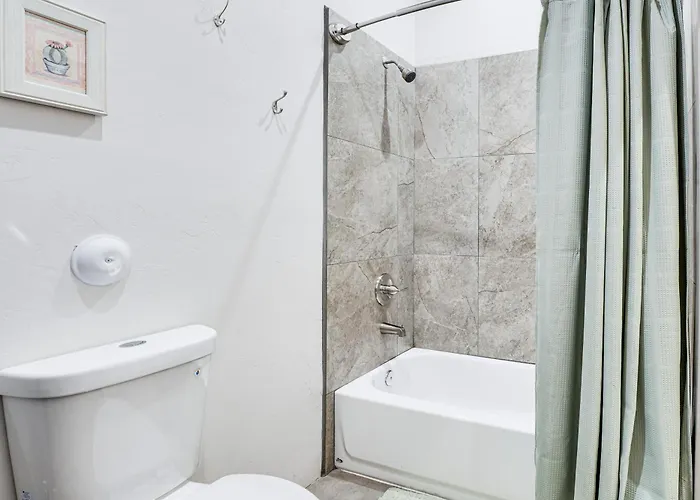 1 Mi To Arizona Stadium Charming Condo!