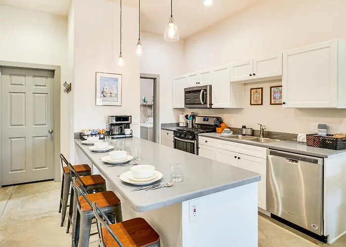 Holiday home 1 Mi To Arizona Stadium Charming Condo! *