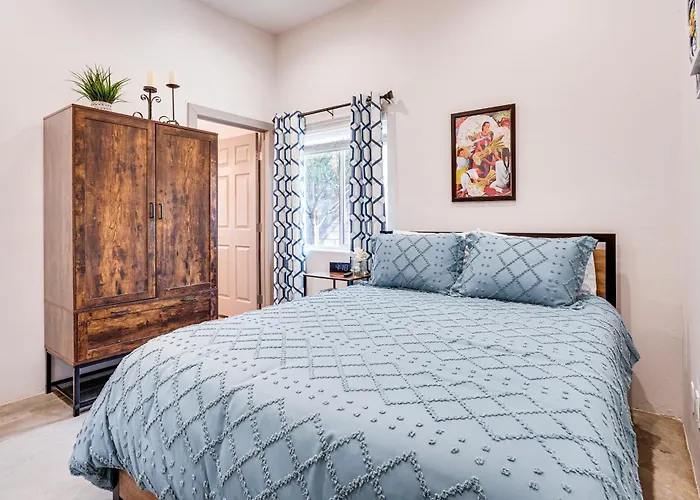1 Mi To Arizona Stadium Charming Condo! Holiday home Tucson