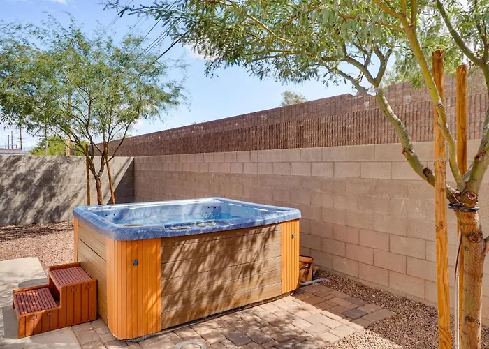 Holiday home 1 Mi To Arizona Stadium Charming Condo!